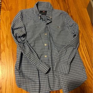 Vineyard vines performance material 7